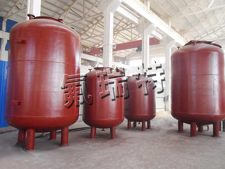 鋼襯塑儲(chǔ)罐、反應(yīng)釜